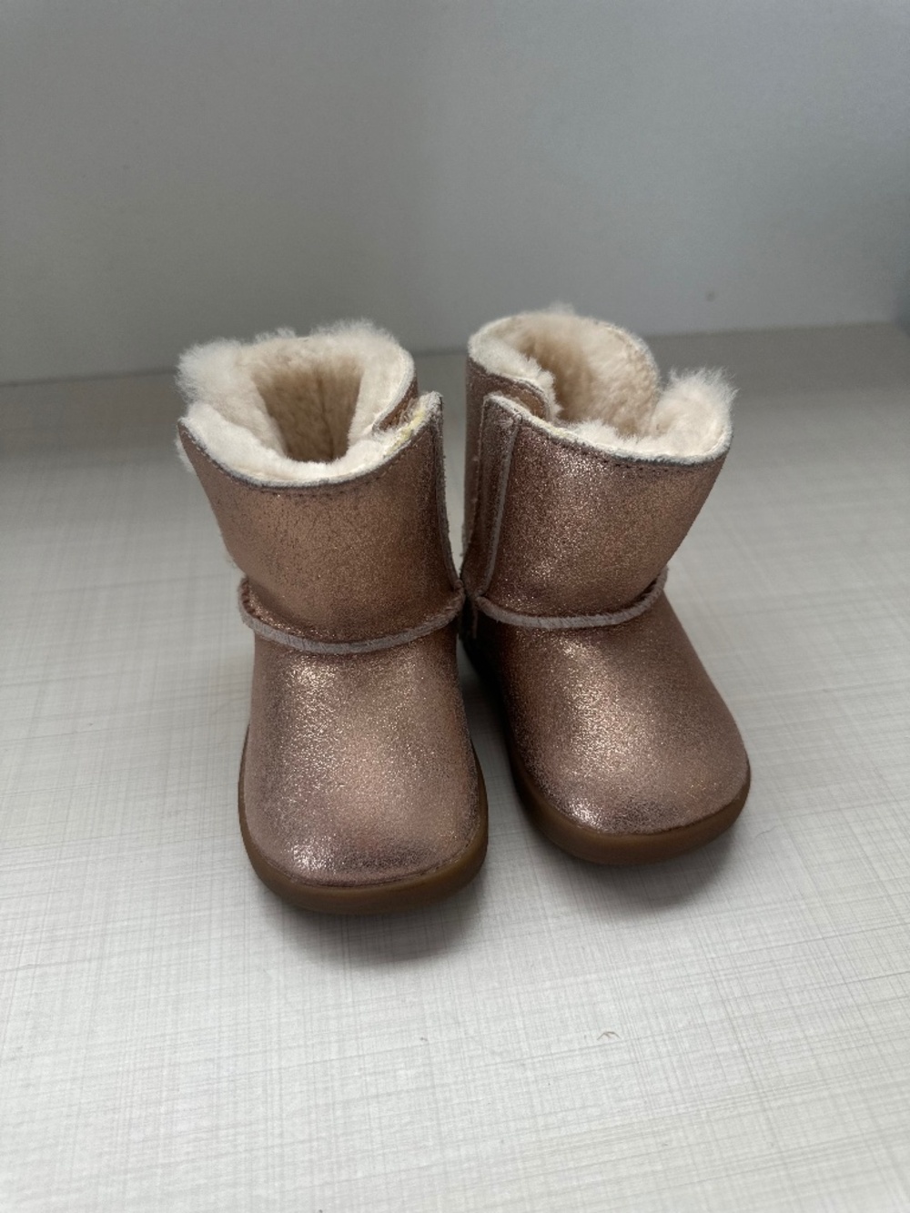 UGG Keelan Metallic Pink Glitter Fashion Boots Rose Gold Toddler 2/3 Pink Fur